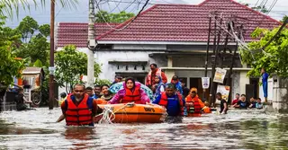 ইন্দোনেশিয়ায় বন্যা ও ভূমিধসে নিহত বেড়ে ২৪